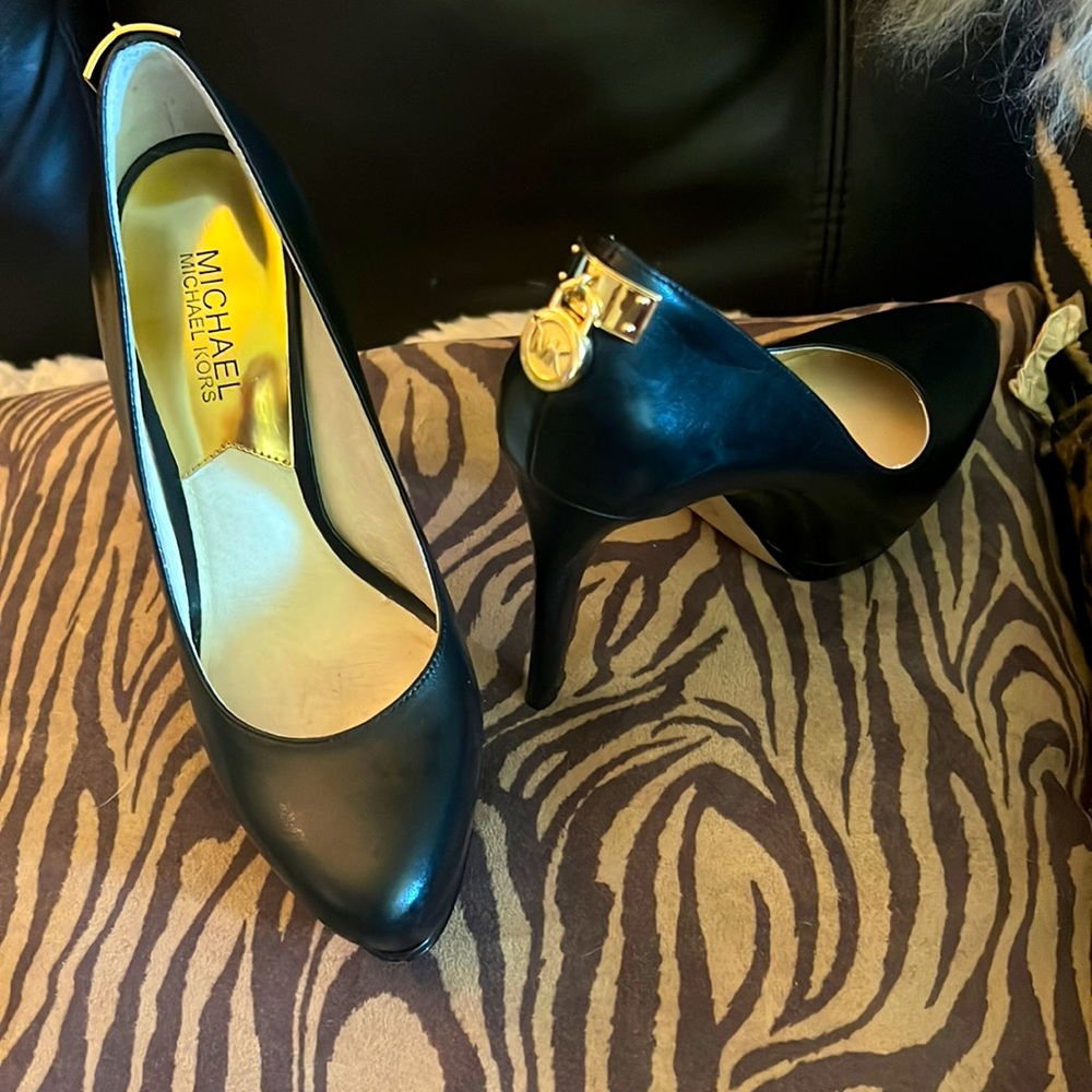Black Leather Michael by Michael Kors pumps